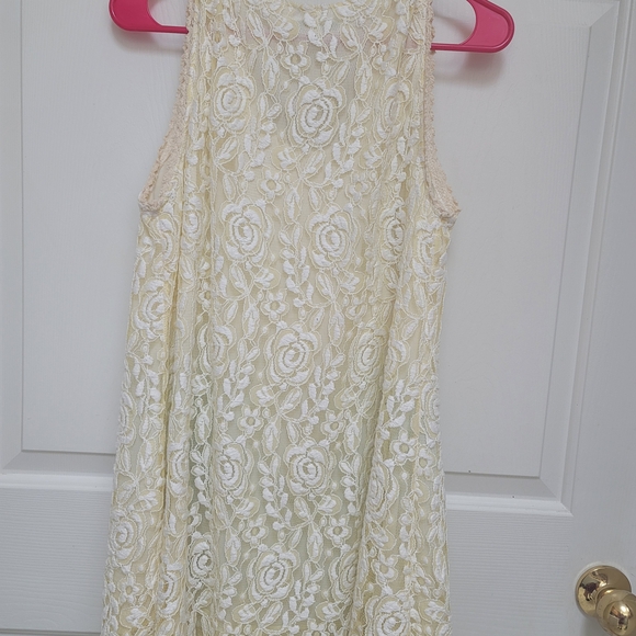 Pretty Angel Ivory Floral Lace Top - Picture 2 of 6